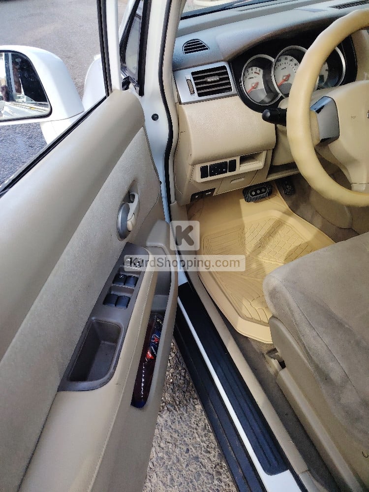 Nissan Tiida 2009