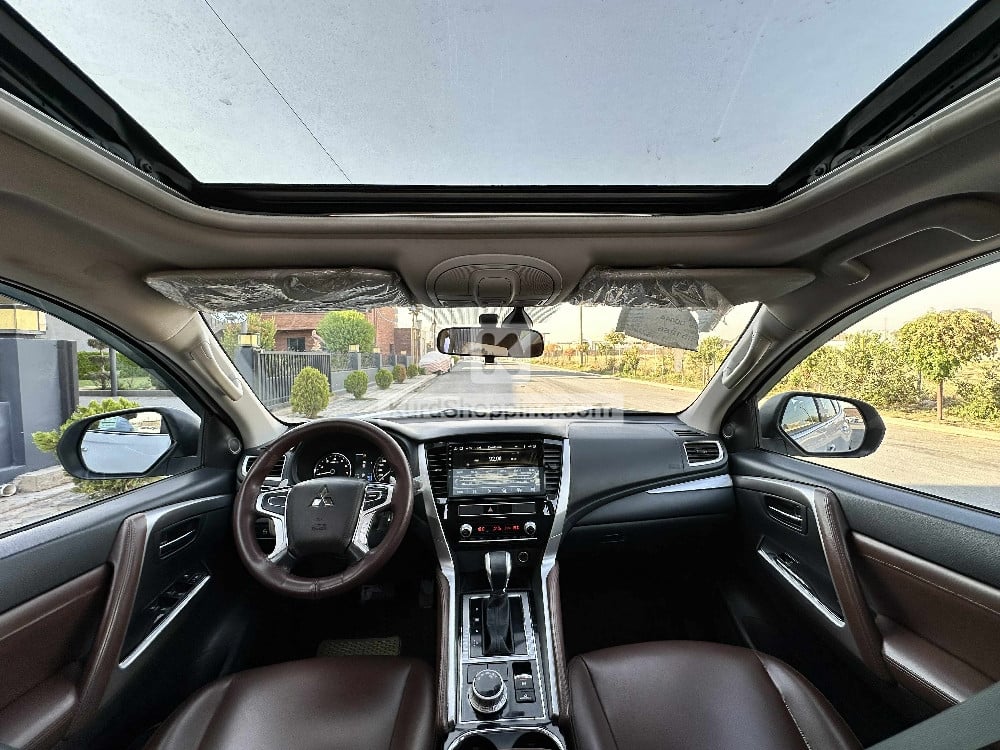 Mitsubishi Pajero 2020