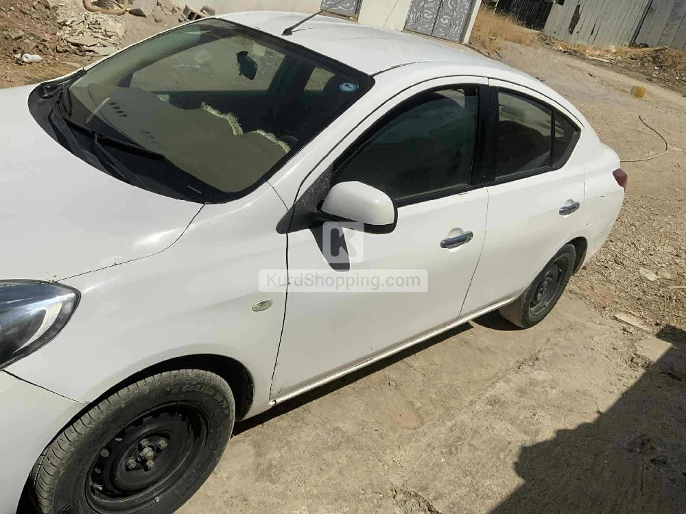 Nissan Sunny 2012