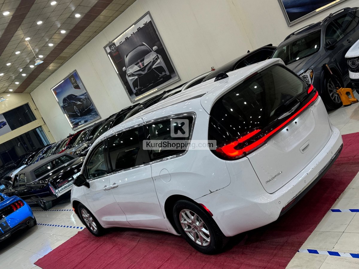 Chrysler pasfica 2023