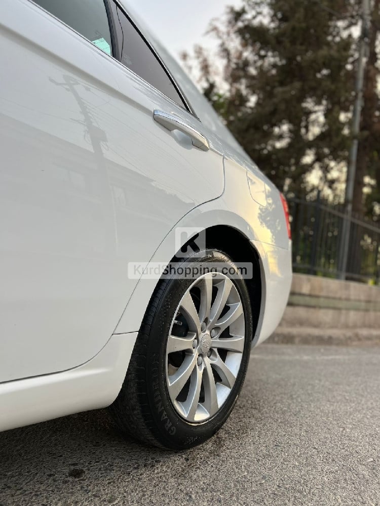 Geely Emgrand EC 8 2013
