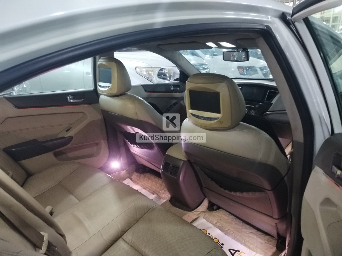KIA Caddenza 2011