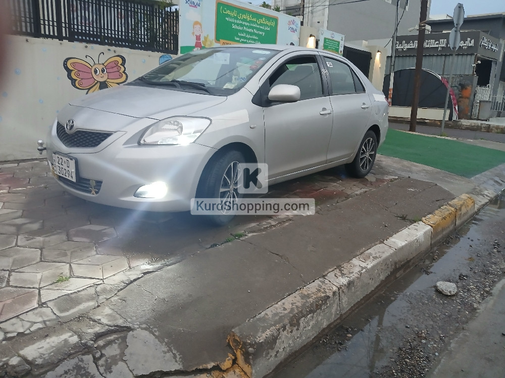 تۆیۆتا یارس ٢٠١١ بێ سبوغ گێڕ و مەکینە بەشەرت