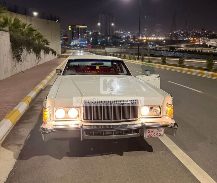 Lincoln Town Car 1976