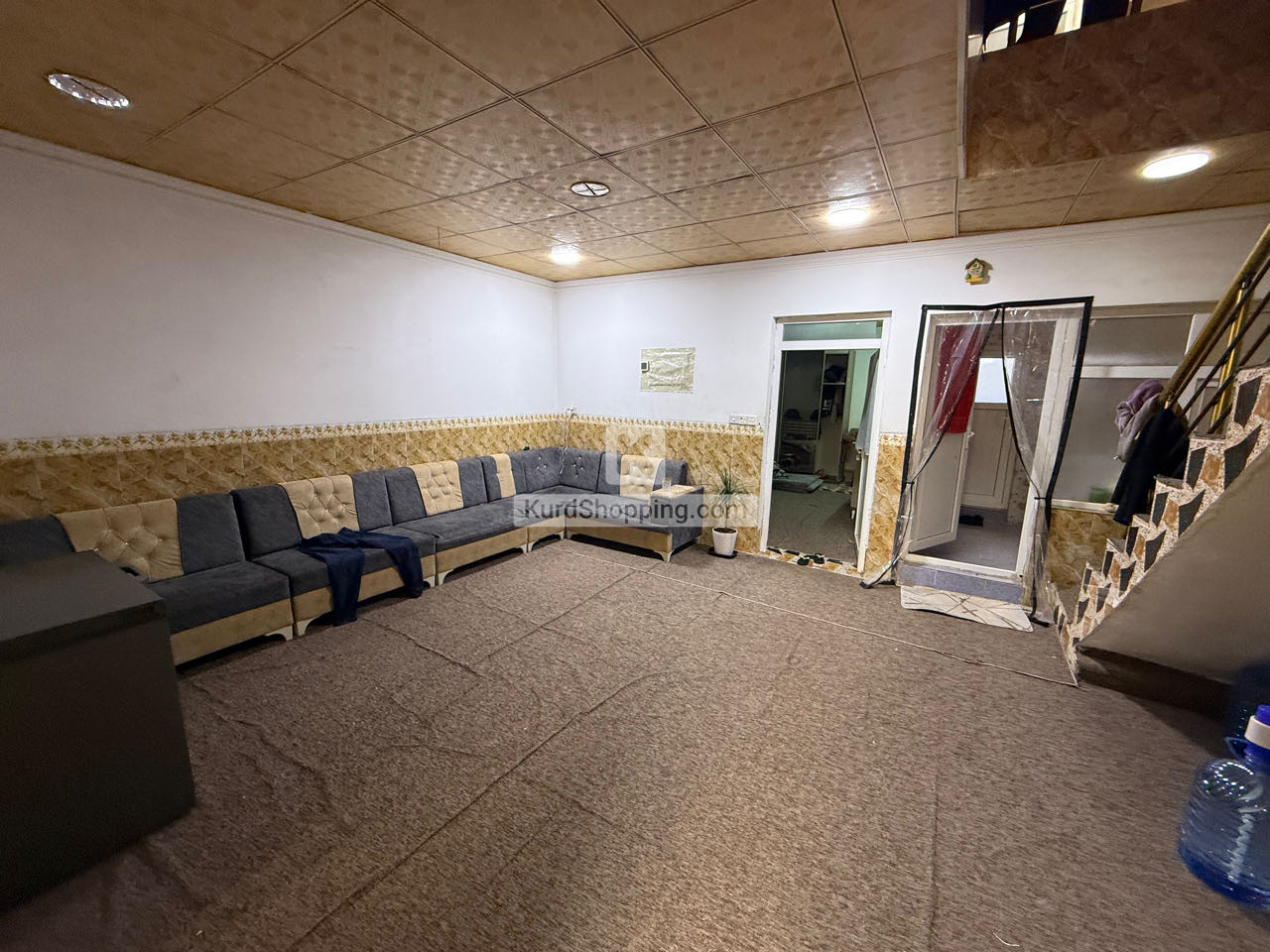 خانوو بيش حديقه بؤ فرؤشتن له ى ٥ ى حساروك