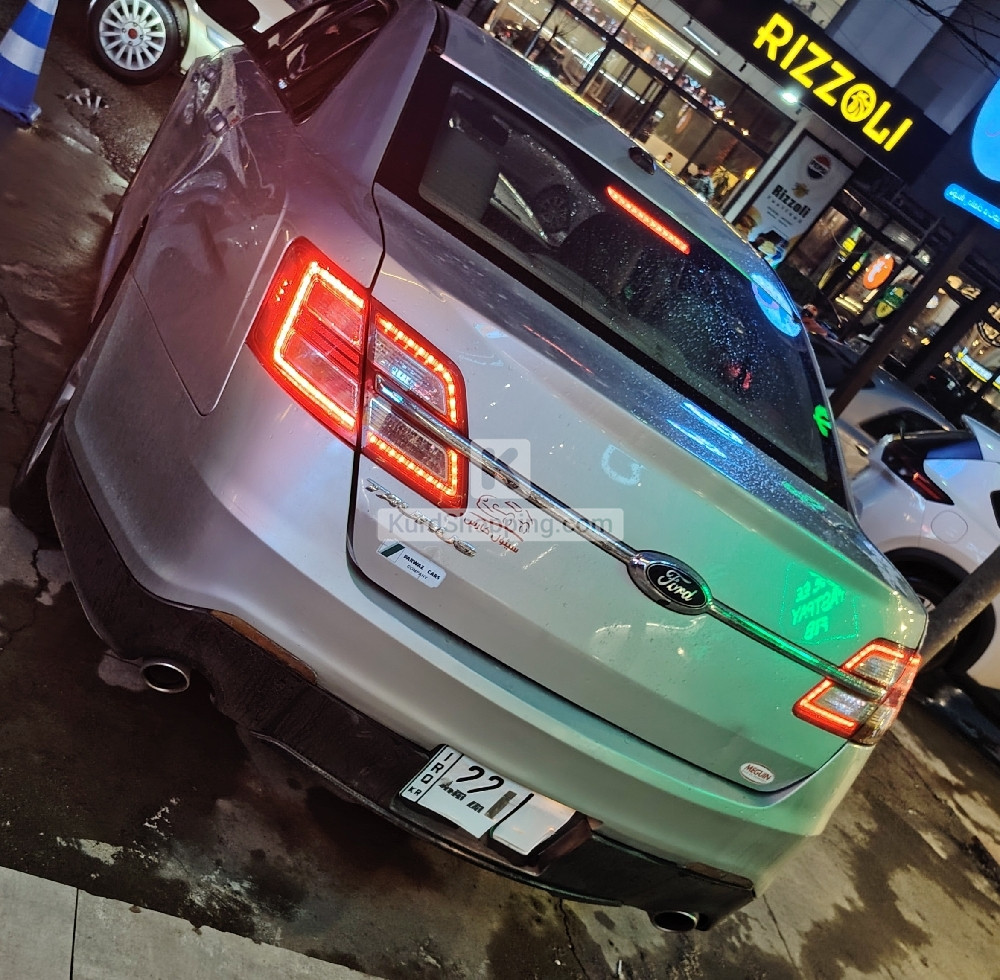 Ford Taurus 2016