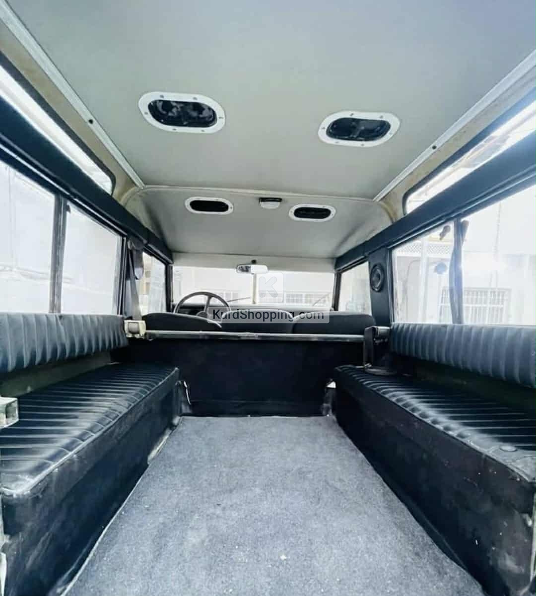 Land Rover Defender 1977