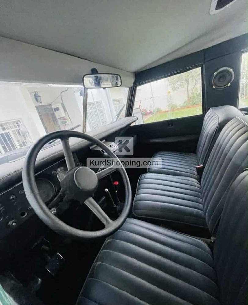 Land Rover Defender 1977