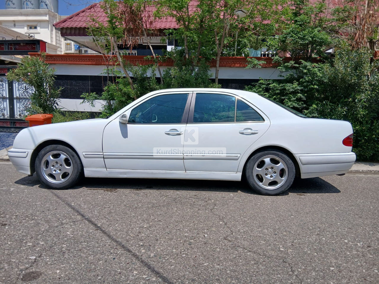Mercedes Benz E-Class 1995