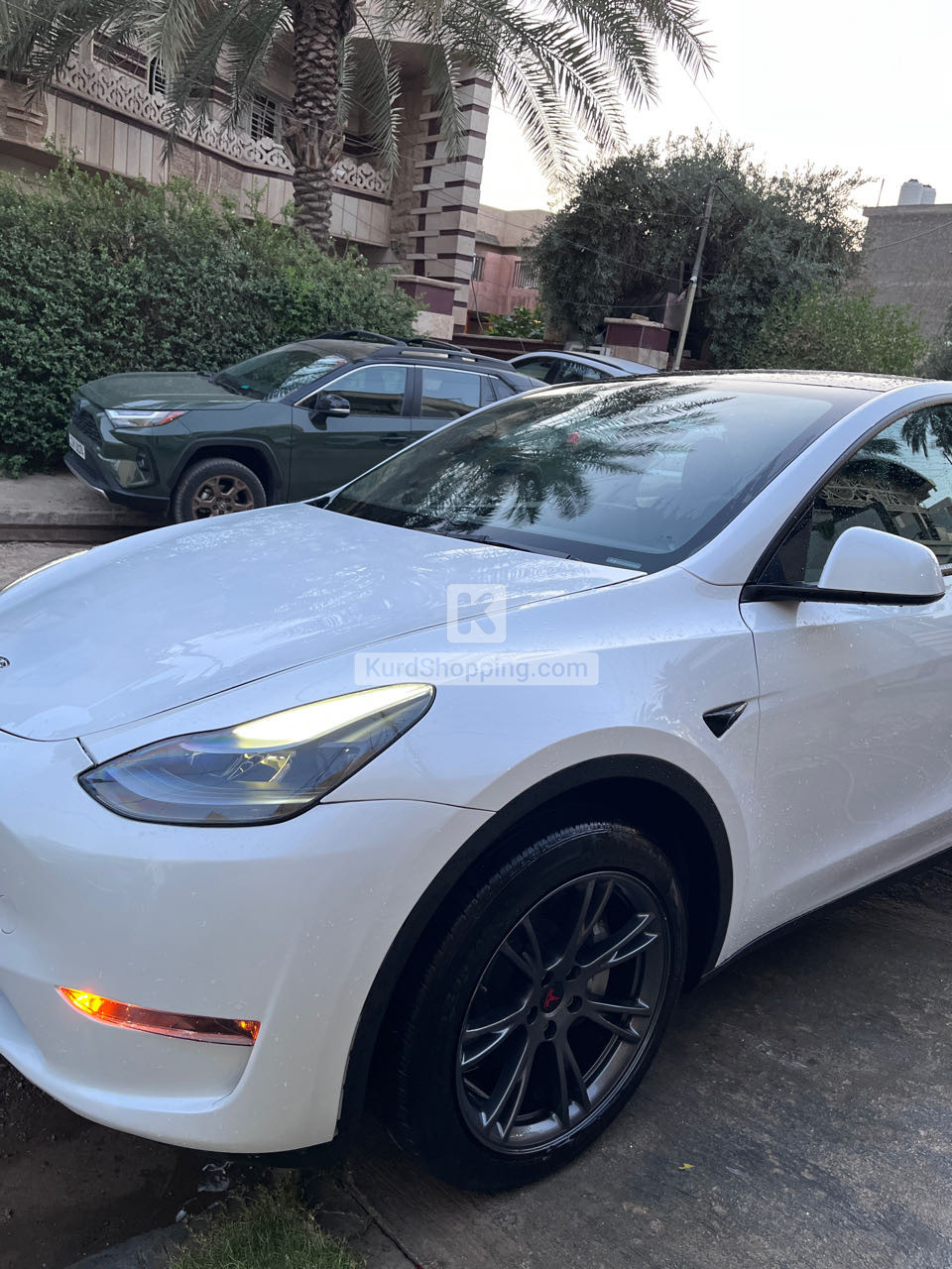 Tesla Model Y 2024