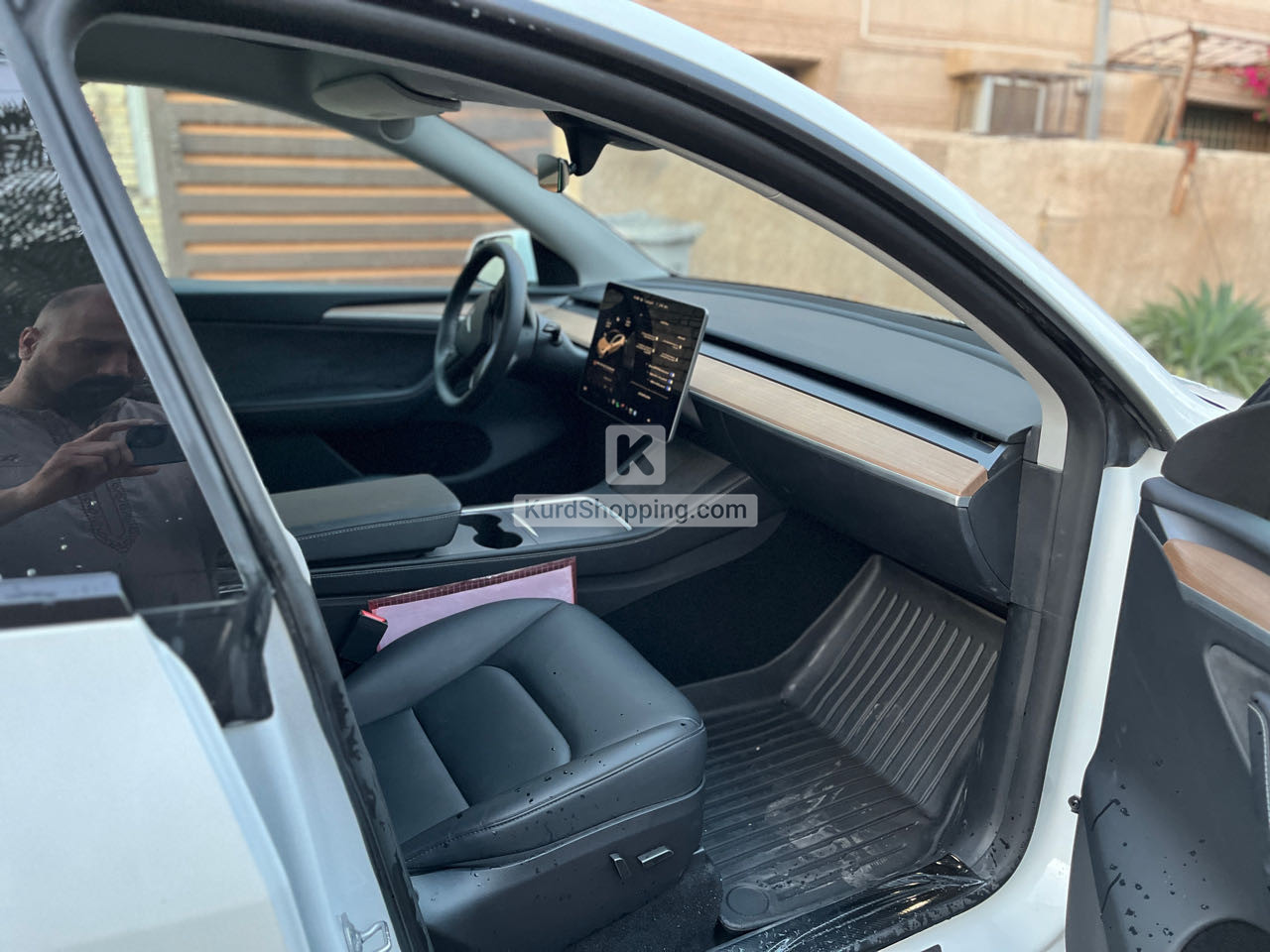 Tesla Model Y 2024