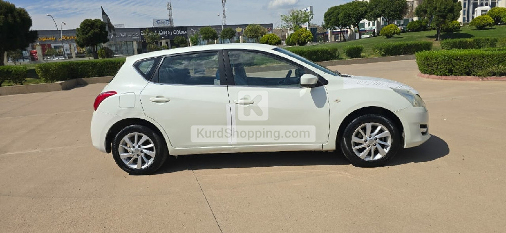 Nissan Tiida 2014