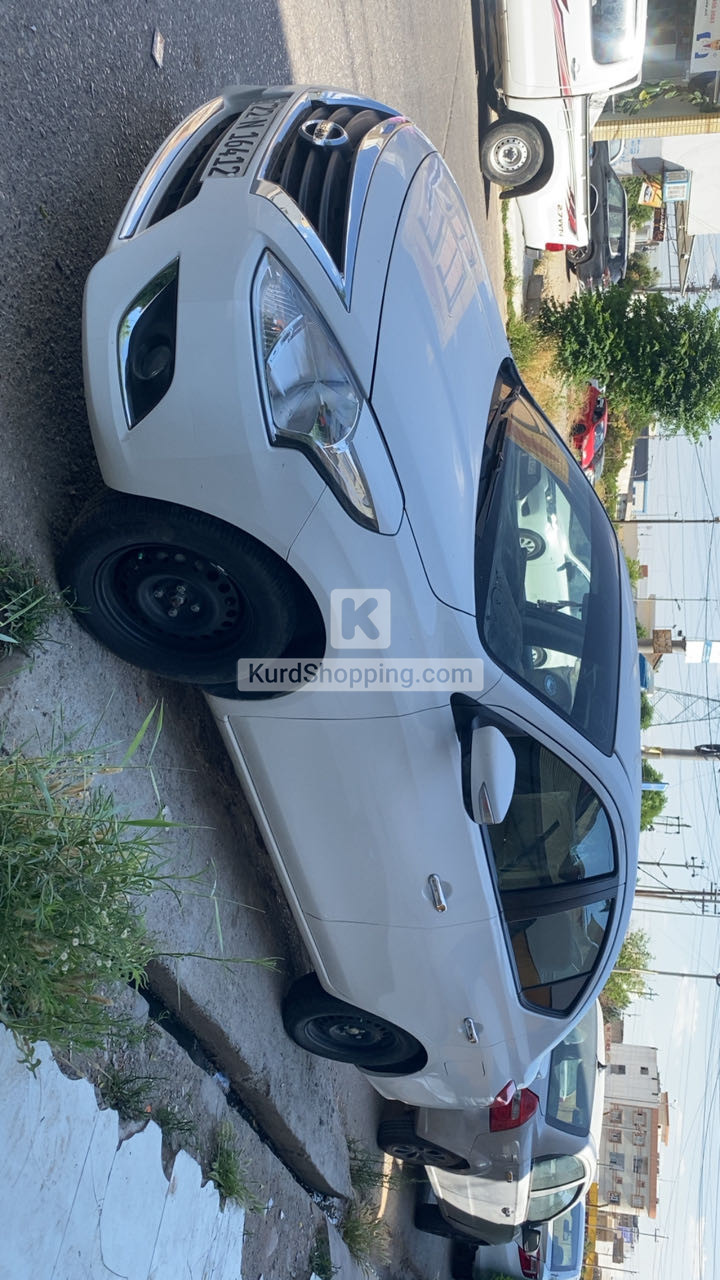 Nissan Sunny 2025