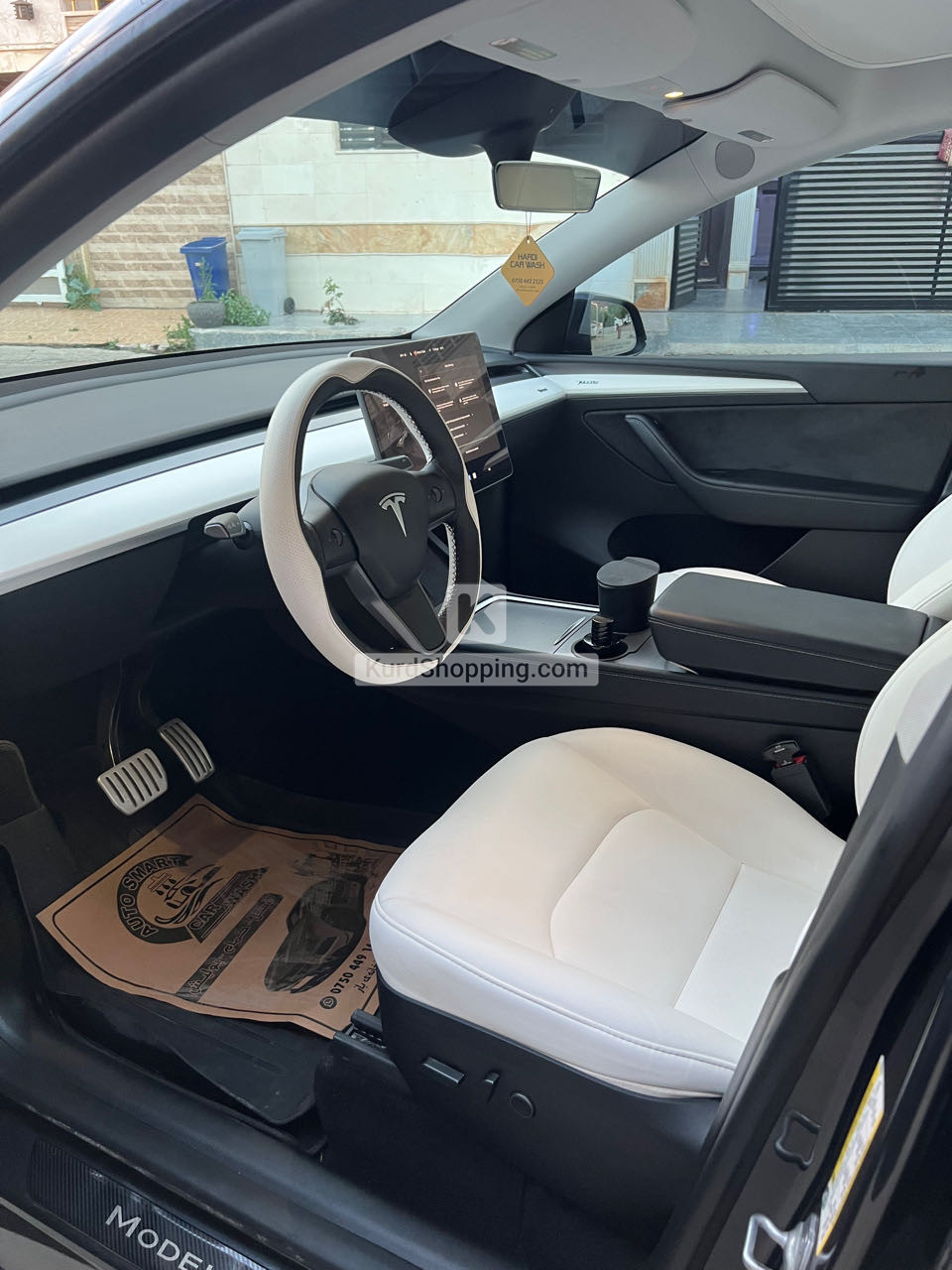 Tesla Model Y 2024