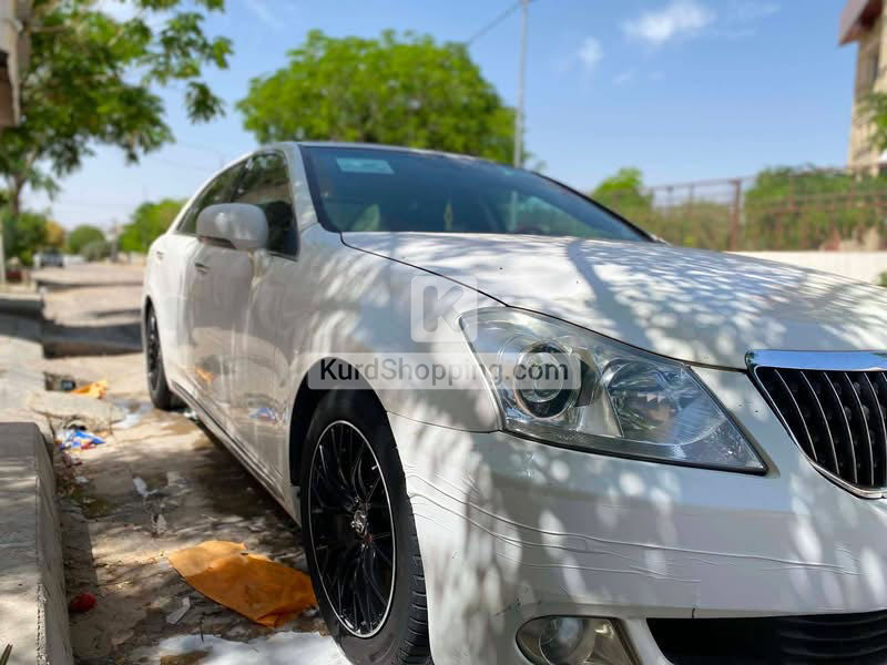 Toyota Majesta 2012