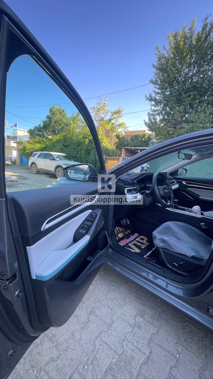 Geely Emgrand 2025