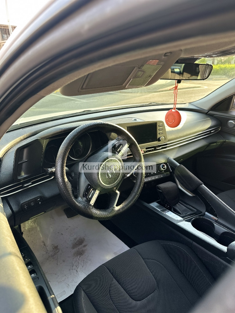 Hyundai Elantra 2022