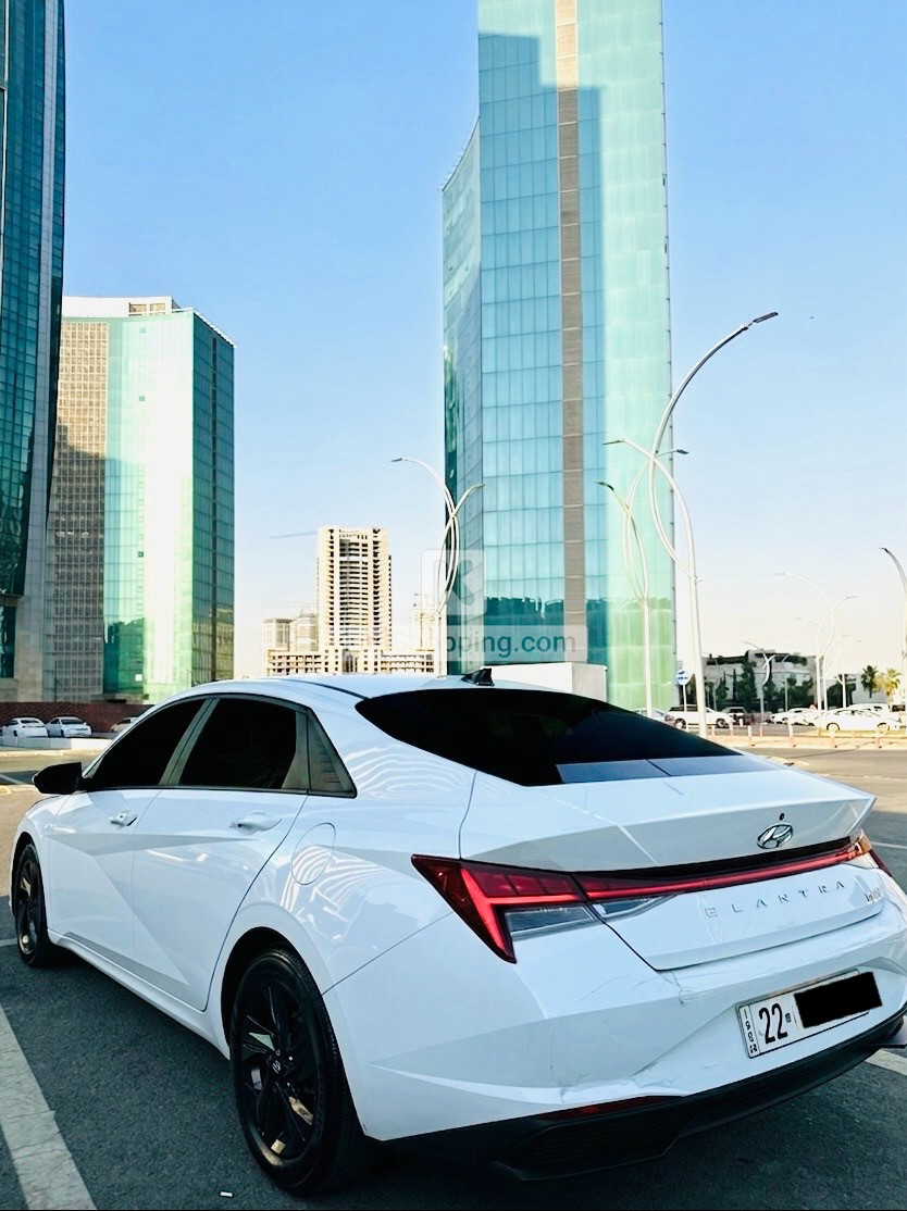 Hyundai Elantra 2022