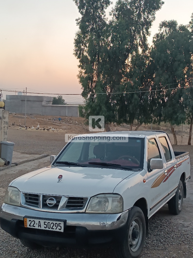 Nissan پیکاب 2008