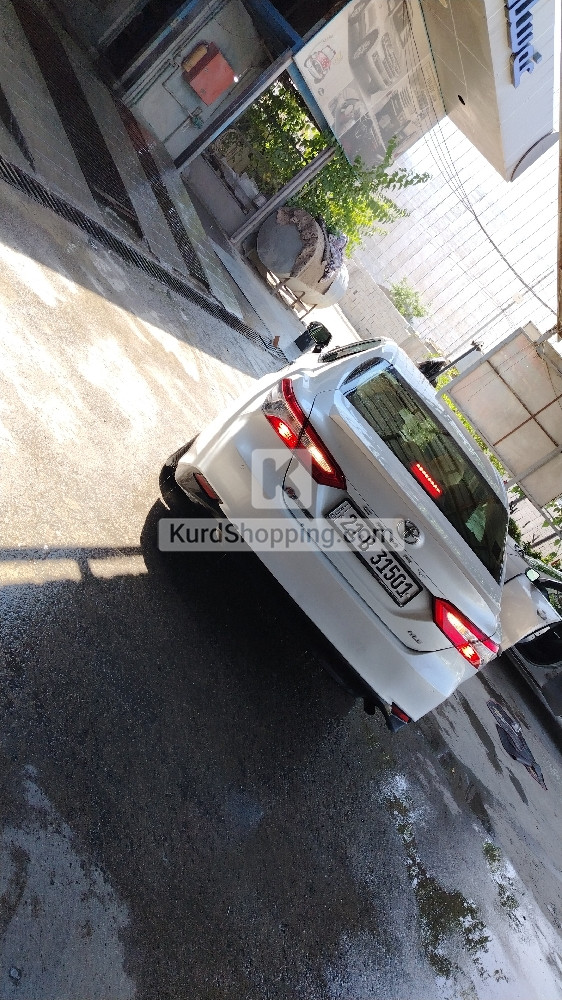 Toyota Camry 2019
