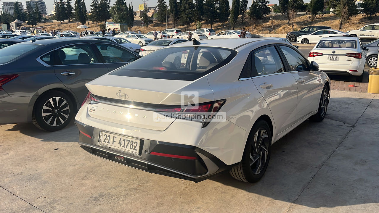 Hyundai Elantra 2024