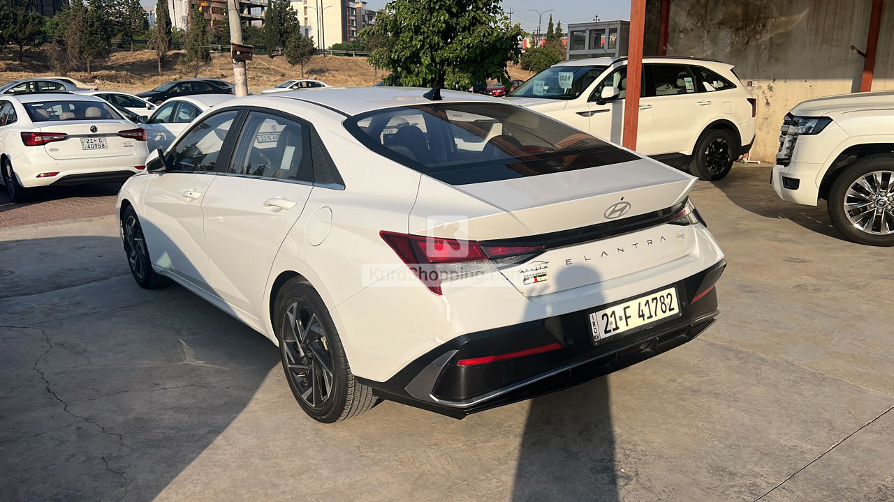 Hyundai Elantra 2024