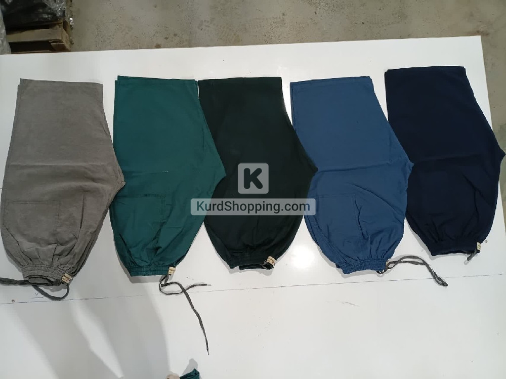 مرحباً، نبيع سراويل قصيرة وطويلة بجودة ممتازة. للاستفسار عن الأسعار، يرجى التواصل عبر واتساب على الرقم التالي: 09103244008