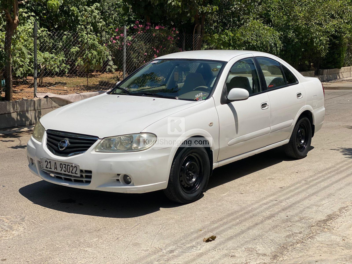 Nissan Sunny 2010
