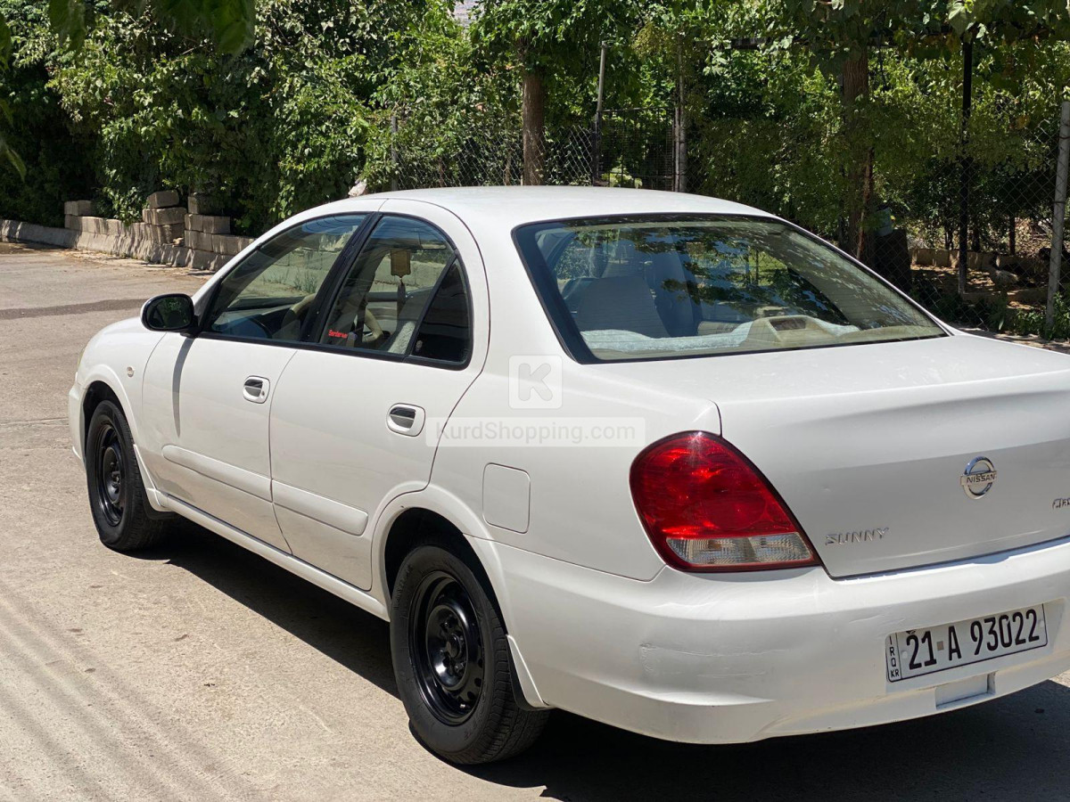Nissan Sunny 2010