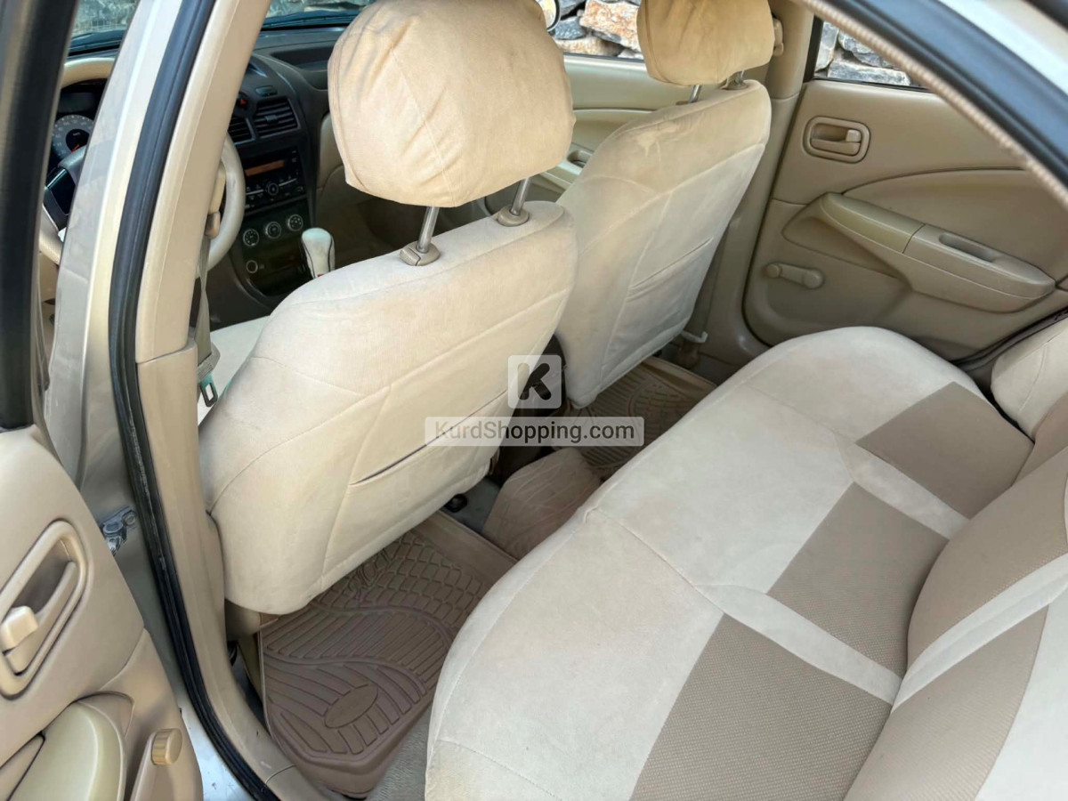 Nissan Sunny 2011
