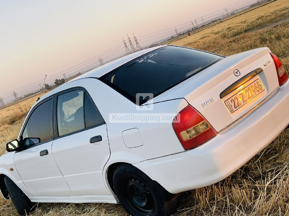 Mazda 323 2000
