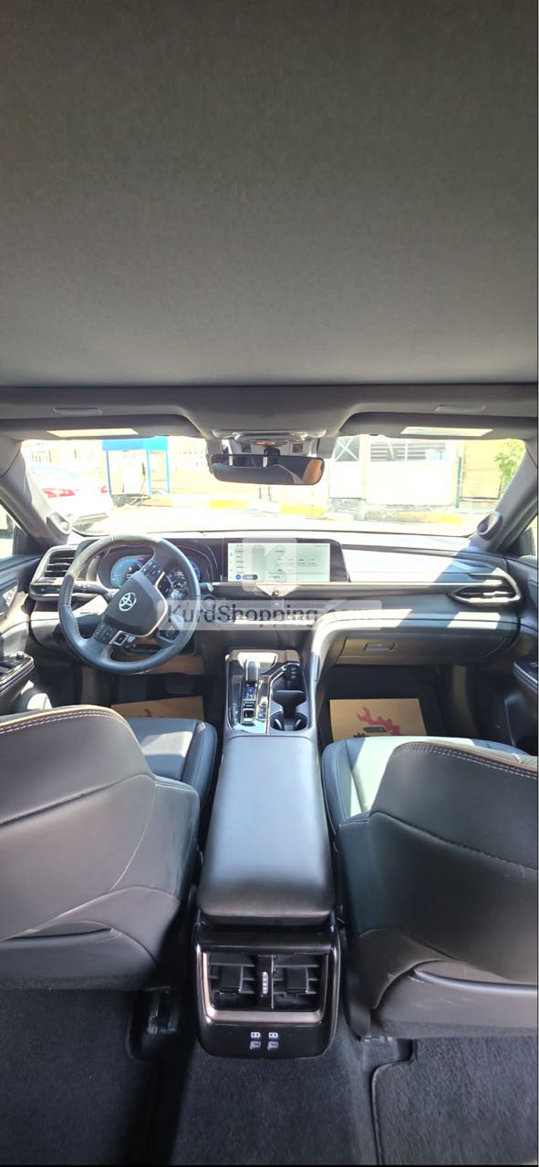 Toyota Crown 2025