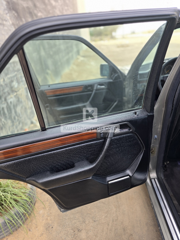 Mercedes Benz E-Class 1990