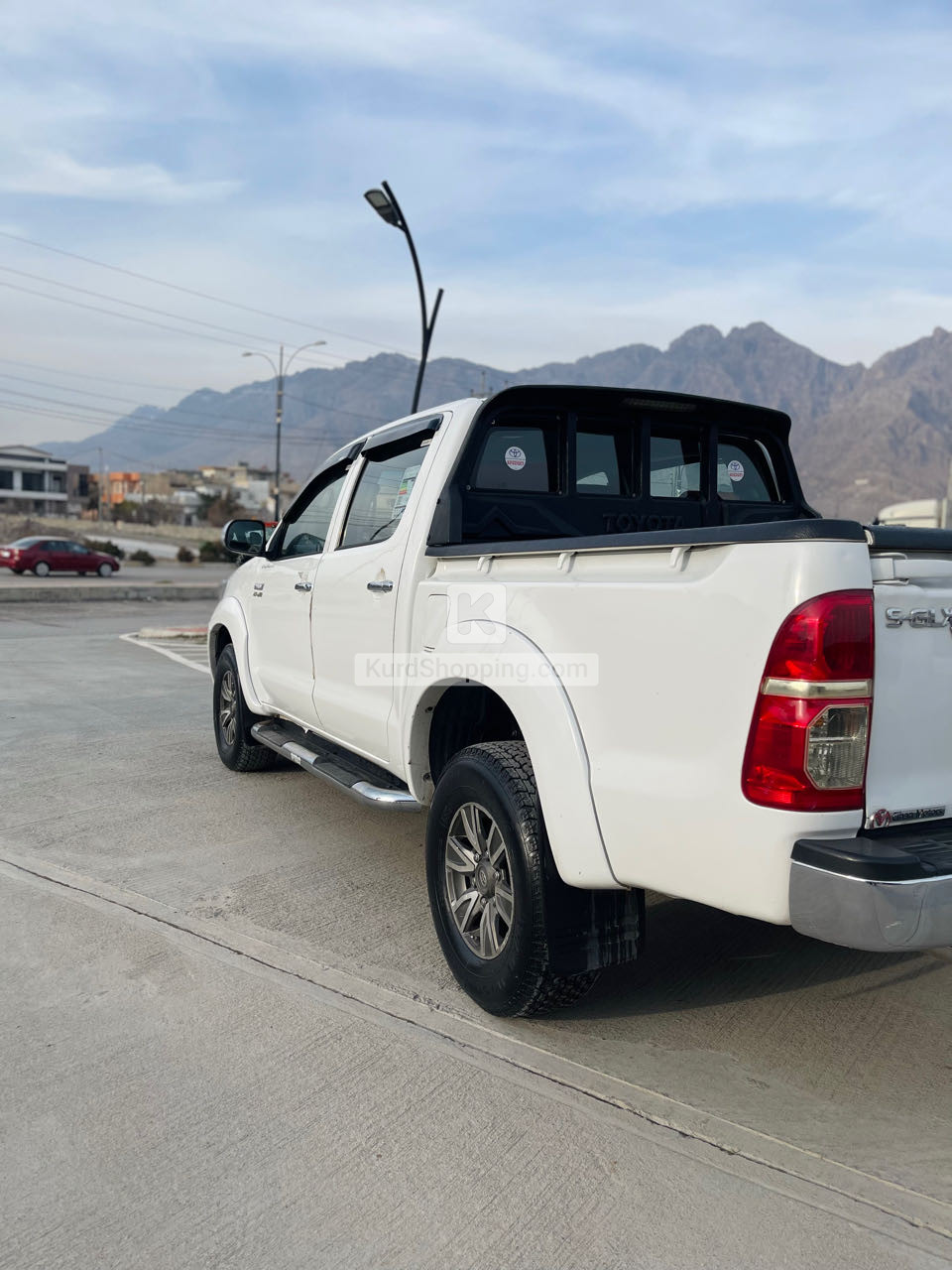 T O Y O T A   Hilux