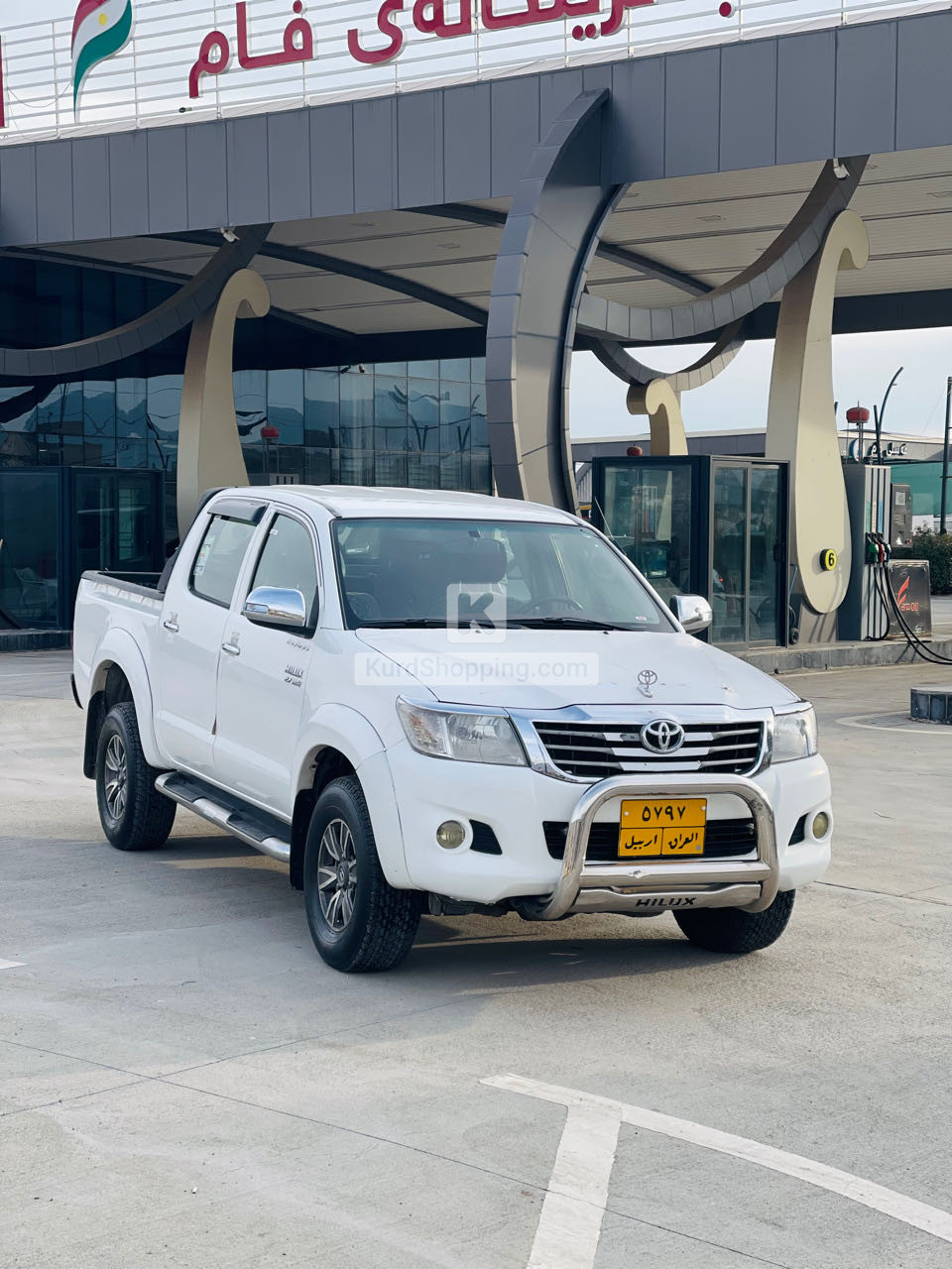T O Y O T A   Hilux