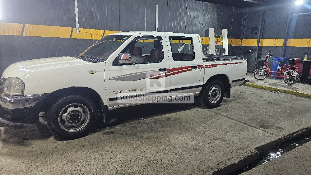 Nissan پیکاب 2008