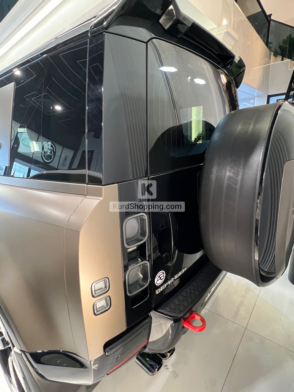 Land Rover Defender 2025
