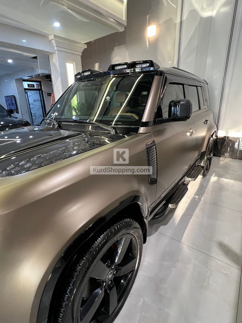 Land Rover Defender 2025