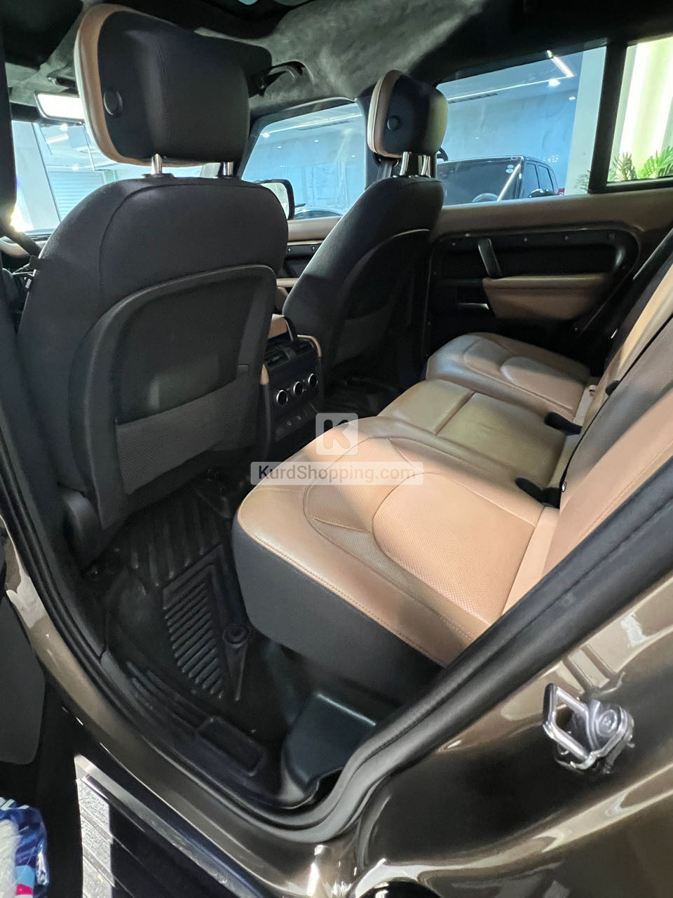 Land Rover Defender 2025