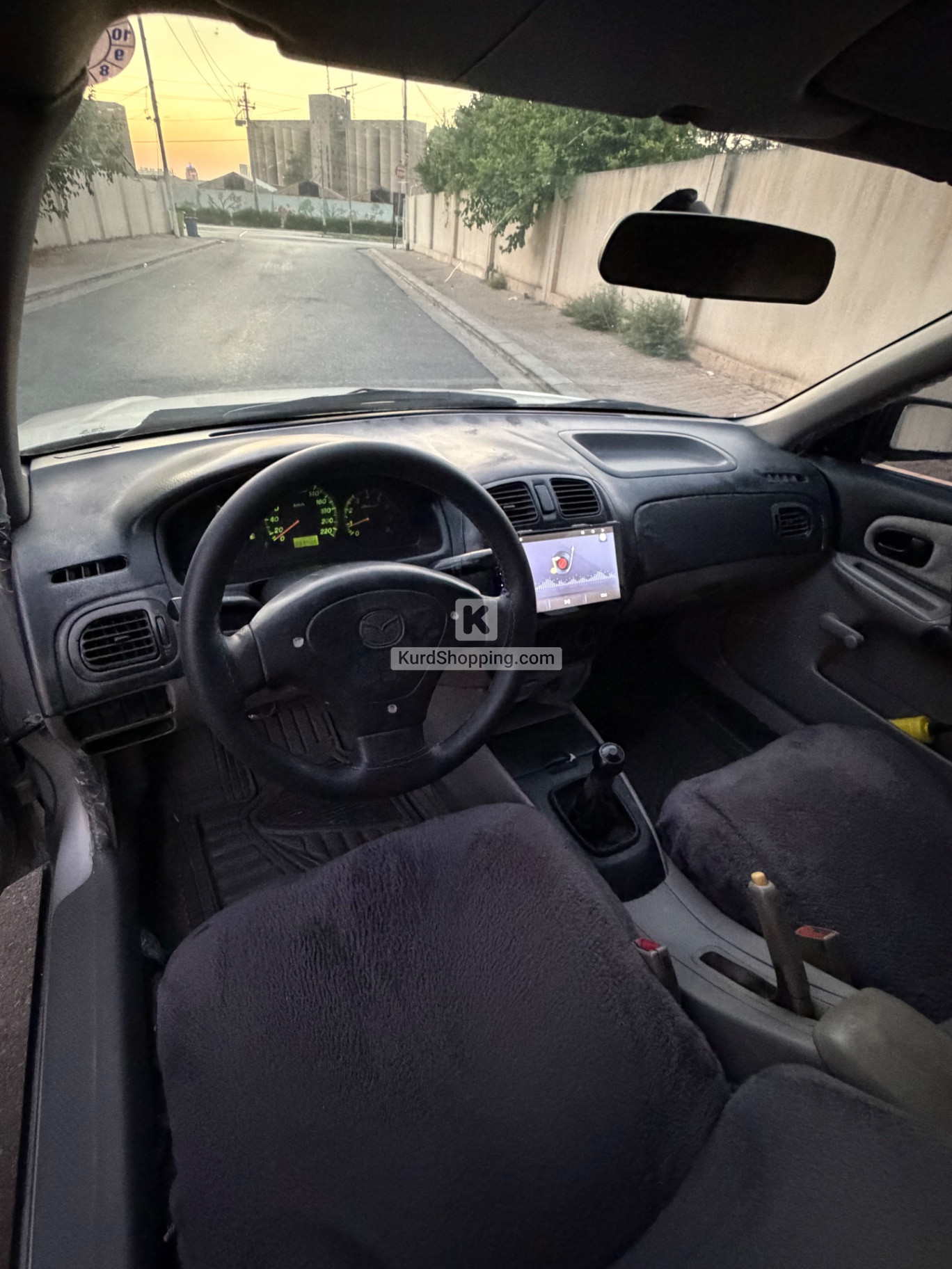 Mazda 323 2004